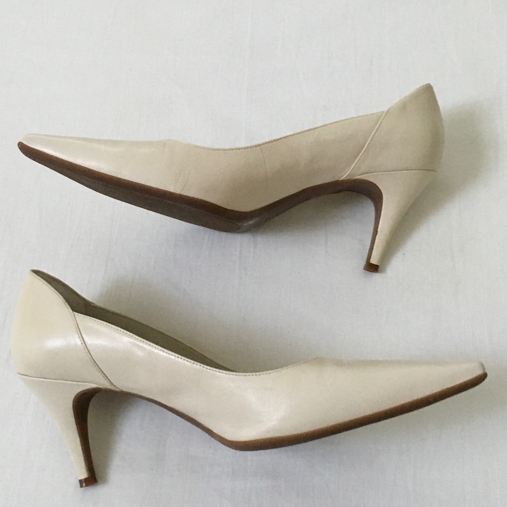 MICHELLE D Leather Heels Pumps Size 9 Cream Bone - Picture 2 of 9